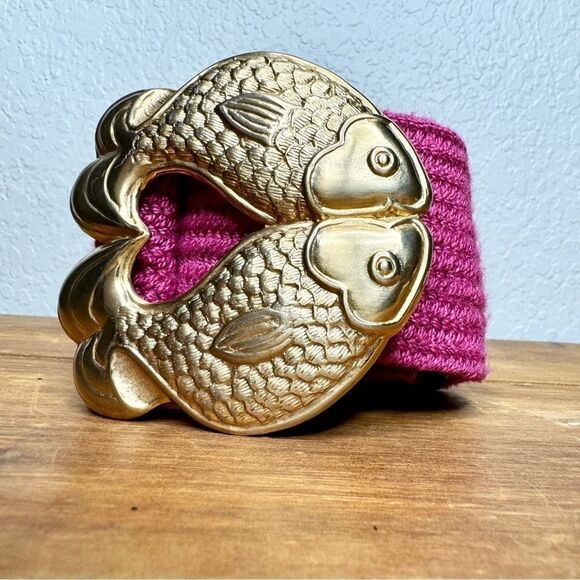 Vintage 90s Details gold tone embossed koi fish heart buckle - Picture 3 of 7
